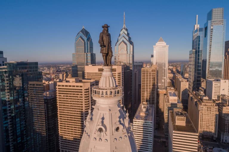 Statue of William Penn seen with the Philadelphia skyline.