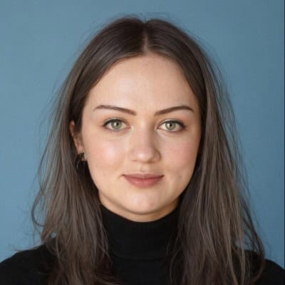 headshot of Ylva Kravis